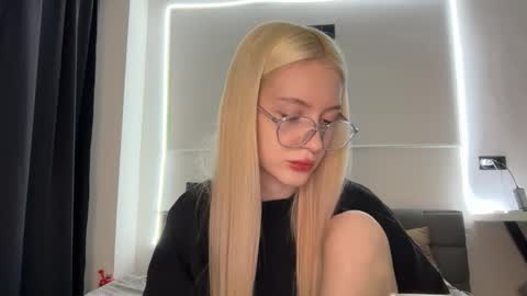 Bella and John online show from 11.13.25