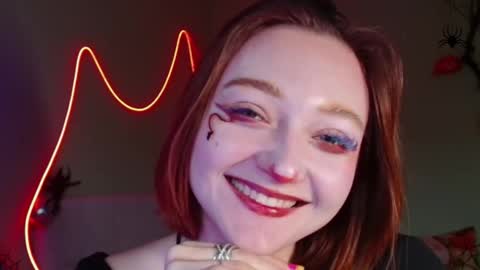 Snapshot of orange___melani chatting on 10.28.25 Melani online show from 10.28.25