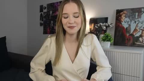 Snapshot of orasaro chatting on 01.24.25 Emma online show from 01.24.25