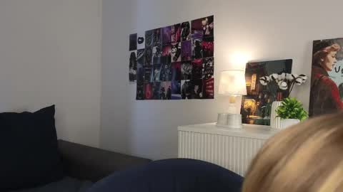 Snapshot of orasaro chatting on 01.24.25 Emma online show from 01.24.25