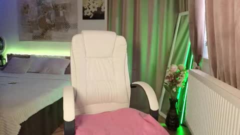 Eve Voss online show from 12.03.25