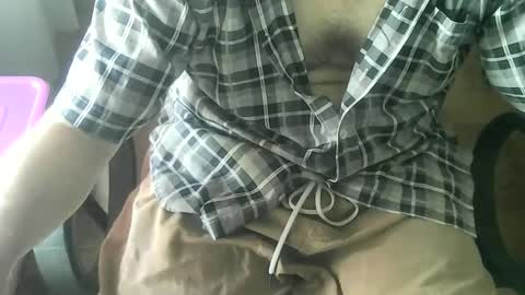 Snapshot of ore_cam chatting on 01.28.25 Ore online show from 01.28.25