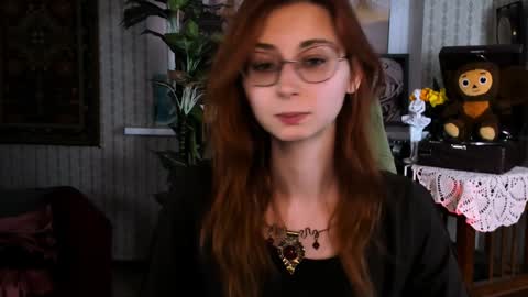 Orianna -  Hi Im into geek culture cosplay crafting LARP games. Shall we play DnD online show from 01.05.25