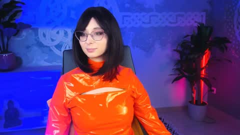 Orianna -  Hi Im into geek culture cosplay crafting LARP games. Shall we play DnD online show from 02.02.25