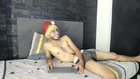 Snapshot of orion_perla chatting on 12.24.24 orion y perla online show from 12.24.24