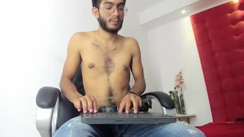 Snapshot of orion_perla chatting on 02.13.25 orion y perla online show from 02.13.25