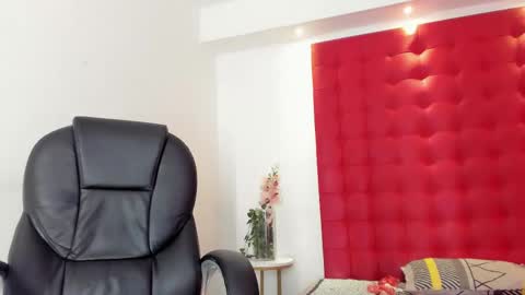 Snapshot of orion_perla chatting on 02.15.25 orion y perla online show from 02.15.25