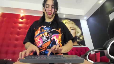 Snapshot of orion_perla chatting on 02.18.25 orion y perla online show from 02.18.25