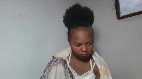 Snapshot of ornellahhh chatting on 09.25.25 ornellahhh online show from 09.25.25