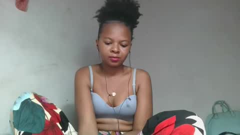 Snapshot of ornellahhh chatting on 10.04.25 ornellahhh online show from 10.04.25