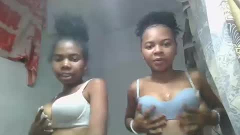 Snapshot of ornellahhh chatting on 10.08.25 ornellahhh online show from 10.08.25