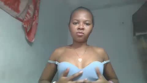 Snapshot of ornellahhh chatting on 10.22.25 ornellahhh online show from 10.22.25