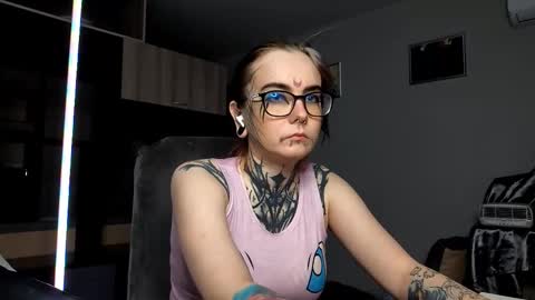 Snapshot of orvadowden chatting on 10.15.25 Milana online show from 10.15.25