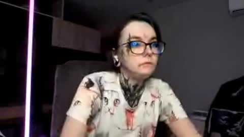 Snapshot of orvadowden chatting on 10.20.25 Milana online show from 10.20.25