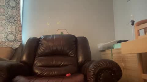 Snapshot of oscarcrouch17 chatting on 12.02.25 Oscarbrittany online show from 12.02.25