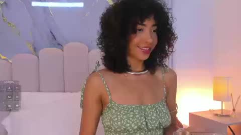 Snapshot of oshun_25 chatting on 09.12.25 Oshun online show from 09.12.25