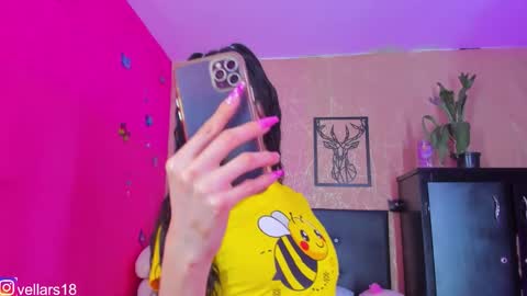 Snapshot of osiris_doll chatting on 09.22.25 vella online show from 09.22.25