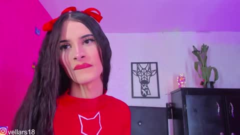 Snapshot of osiris_doll chatting on 11.11.25 vella online show from 11.11.25