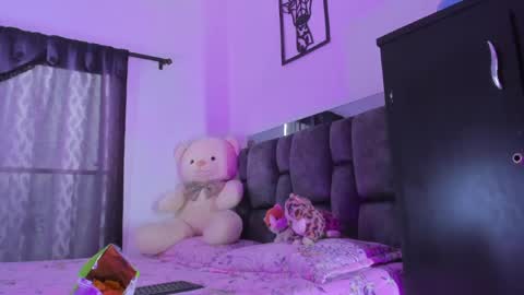 Snapshot of osiris_doll chatting on 04.14.26 vella online show from 04.14.26