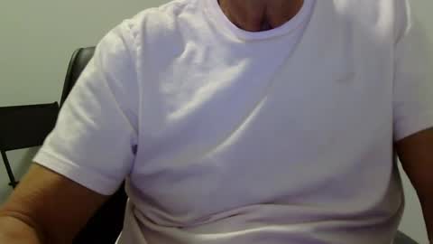Snapshot of ossibottom chatting on 06.13.26 Ossi online show from 06.13.26