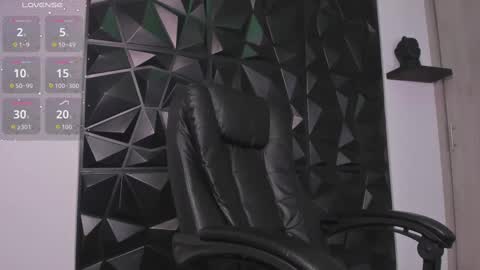 Snapshot of ostin_danielss chatting on 10.31.25 Ostin Daniels online show from 10.31.25