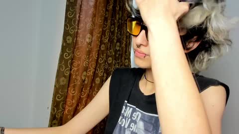 Snapshot of ottoyan_ chatting on 12.12.24 Otto 3 online show from 12.12.24