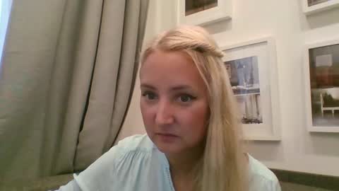 Snapshot of oxifoxi chatting on 10.06.25 oxifoxi online show from 10.06.25