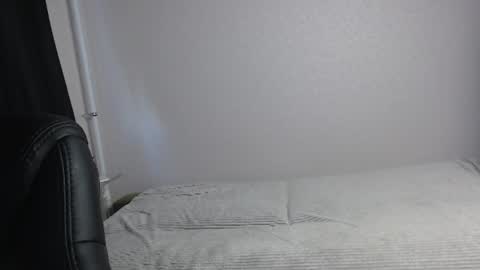 Snapshot of oxyandy69 chatting on 06.15.26 The Best Expirience online show from 06.15.26