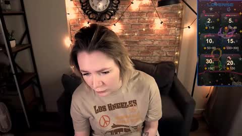 Snapshot of ozalin_green chatting on 01.11.25 ozalin_green online show from 01.11.25