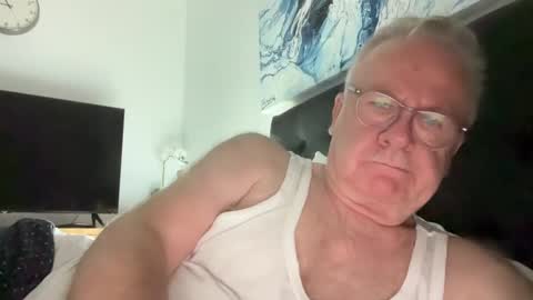 Snapshot of ozhairybearxxxx chatting on 12.08.24 ozhairybearxxxx online show from 12.08.24