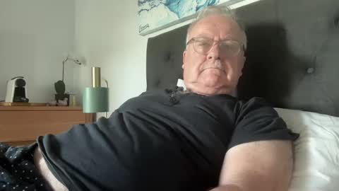 Snapshot of ozhairybearxxxx chatting on 12.11.24 ozhairybearxxxx online show from 12.11.24