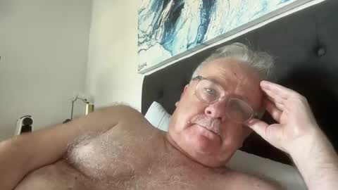 Snapshot of ozhairybearxxxx chatting on 12.12.24 ozhairybearxxxx online show from 12.12.24