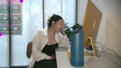 Snapshot of ozhmara chatting on 09.30.25 ozhmara online show from 09.30.25