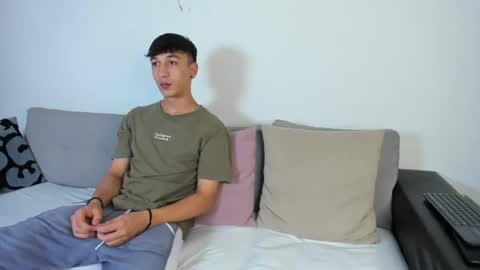 Snapshot of p_jhon chatting on 09.18.25 P online show from 09.18.25