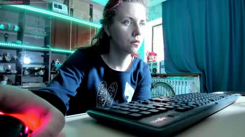 Ella online show from 12.17.24