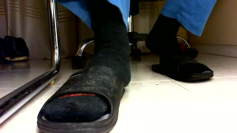 Snapshot of pablomenesssl chatting on 12.19.24 Pablo Meness online show from 12.19.24