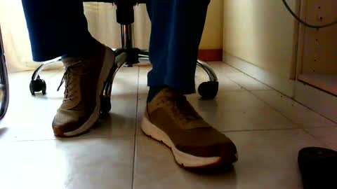 Snapshot of pablomenesssl chatting on 12.24.24 Pablo Meness online show from 12.24.24