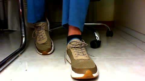 Snapshot of pablomenesssl chatting on 12.24.24 Pablo Meness online show from 12.24.24