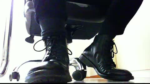 Snapshot of pablomenesssl chatting on 01.16.25 Pablo Meness online show from 01.16.25