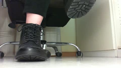 Snapshot of pablomenesssl chatting on 01.17.25 Pablo Meness online show from 01.17.25