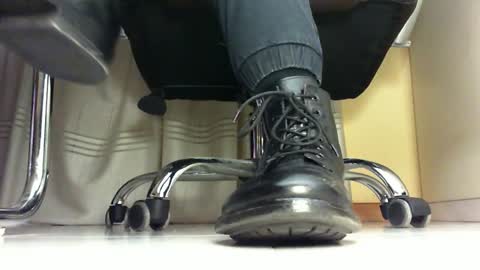 Snapshot of pablomenesssl chatting on 01.19.25 Pablo Meness online show from 01.19.25