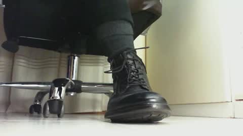 Snapshot of pablomenesssl chatting on 01.25.25 Pablo Meness online show from 01.25.25