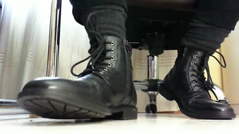 Snapshot of pablomenesssl chatting on 01.26.25 Pablo Meness online show from 01.26.25