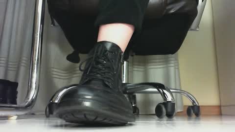 Snapshot of pablomenesssl chatting on 01.29.25 Pablo Meness online show from 01.29.25