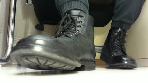 Snapshot of pablomenesssl chatting on 02.05.25 Pablo Meness online show from 02.05.25