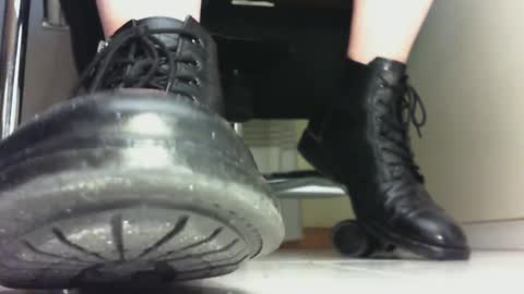 Snapshot of pablomenesssl chatting on 02.11.25 Pablo Meness online show from 02.11.25