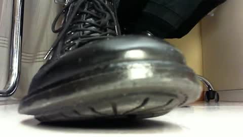 Snapshot of pablomenesssl chatting on 02.13.25 Pablo Meness online show from 02.13.25