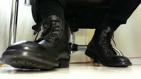 Snapshot of pablomenesssl chatting on 02.17.25 Pablo Meness online show from 02.17.25