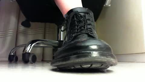 Snapshot of pablomenesssl chatting on 02.28.25 Pablo Meness online show from 02.28.25