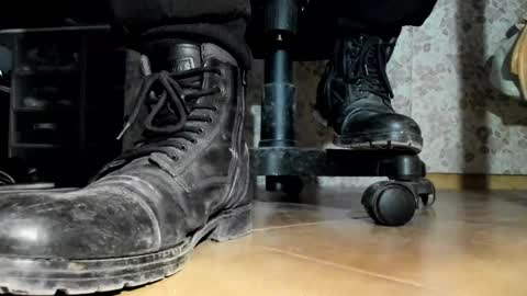 Snapshot of pablomenesssl chatting on 01.16.26 Pablo Meness online show from 01.16.26